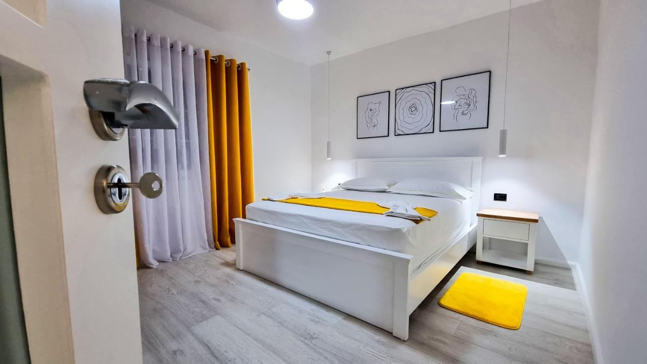 'The Yellow' Condo Berat Zewnętrze zdjęcie